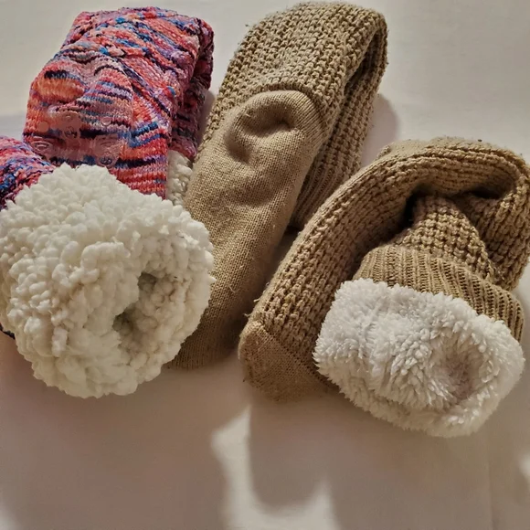 Fluffy Reading Socks - Picture 3 of 3